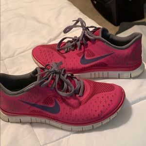 Nike women’s shoes 7.5